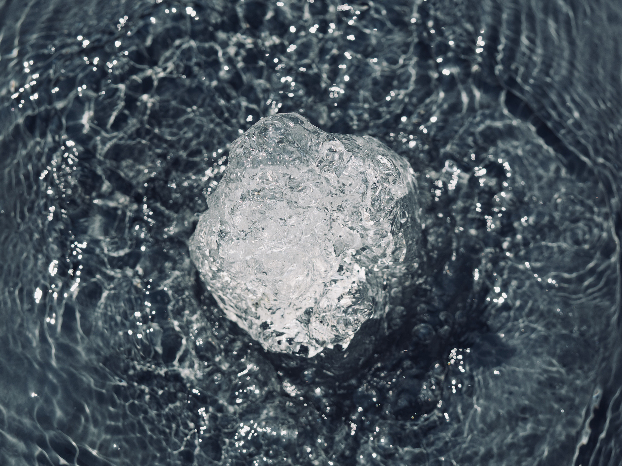 Panasonic Lumix DMC-G85 (Lumix DMC-G80) sample photo. Top bubble photography