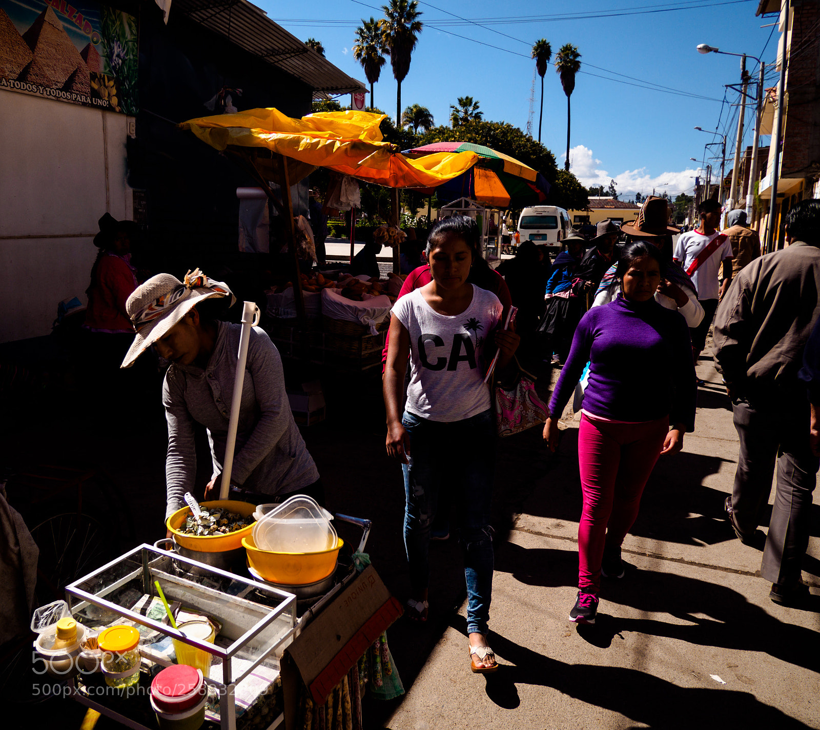 Olympus OM-D E-M5 II sample photo. Carhuaz market - peru photography