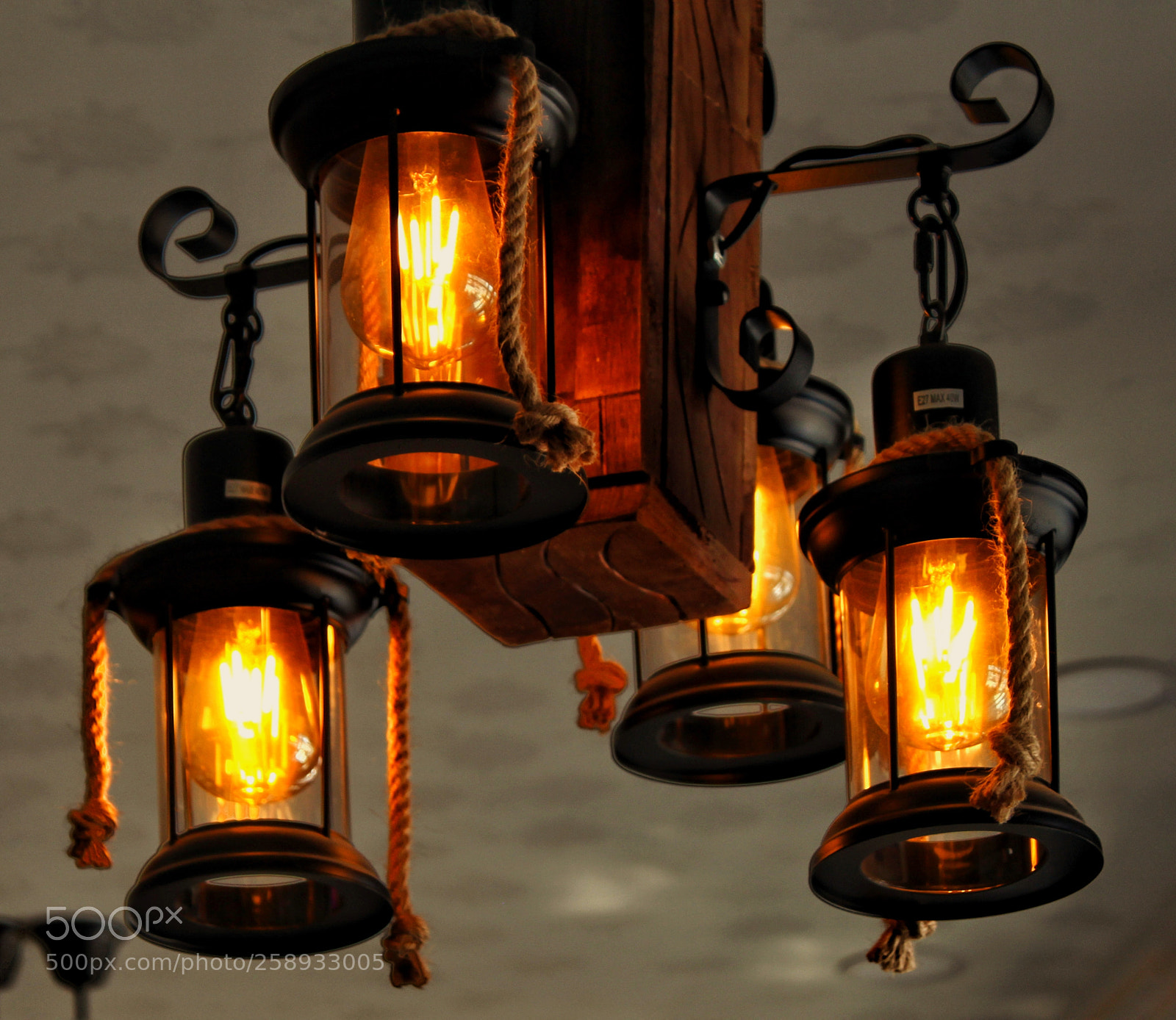 Canon EOS 500D (EOS Rebel T1i / EOS Kiss X3) sample photo. Old lamps photography