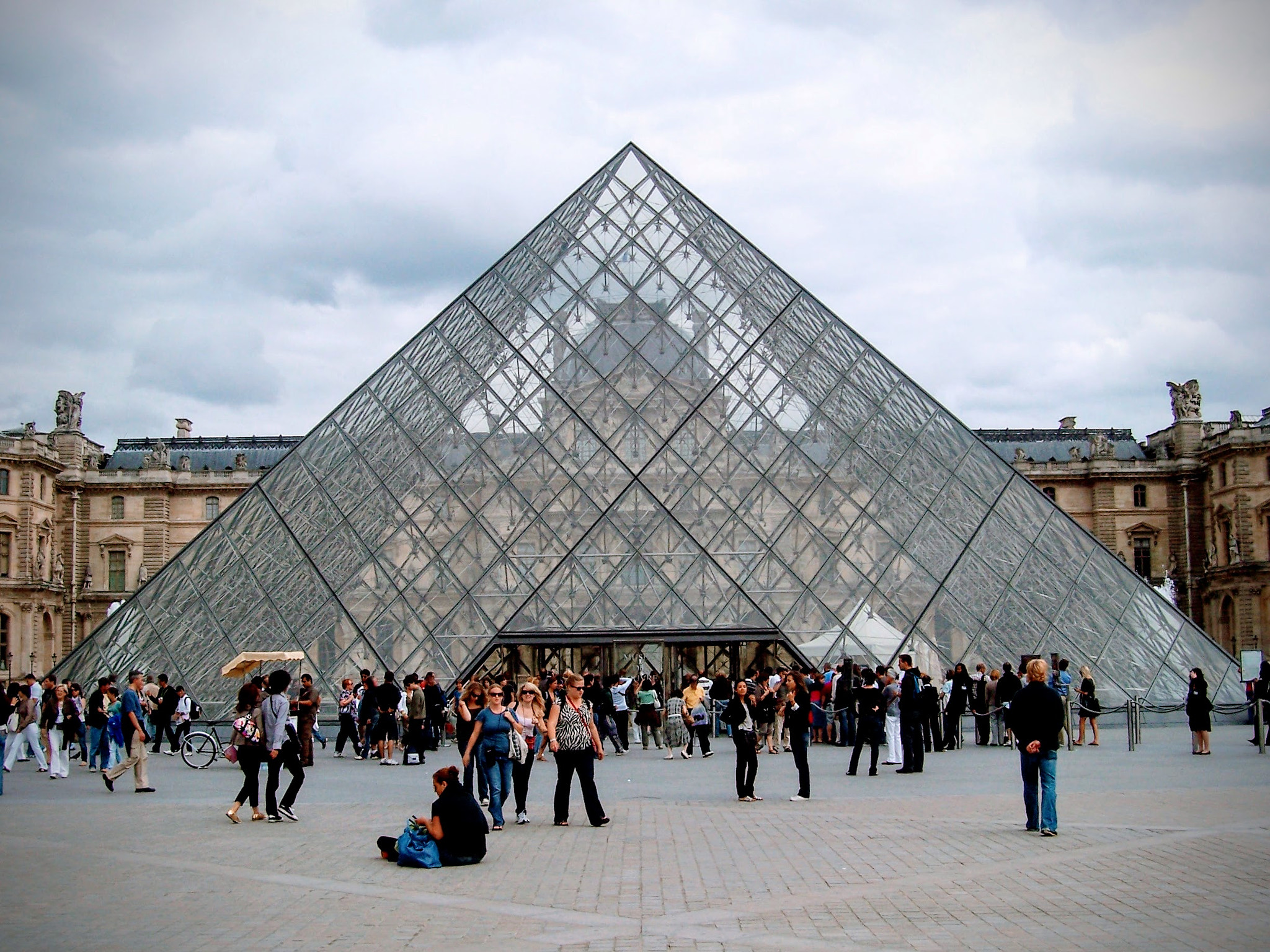 Kodak C360 ZOOM DIGITAL CAMERA sample photo. Pyramide du louvre | louvre pyramid photography