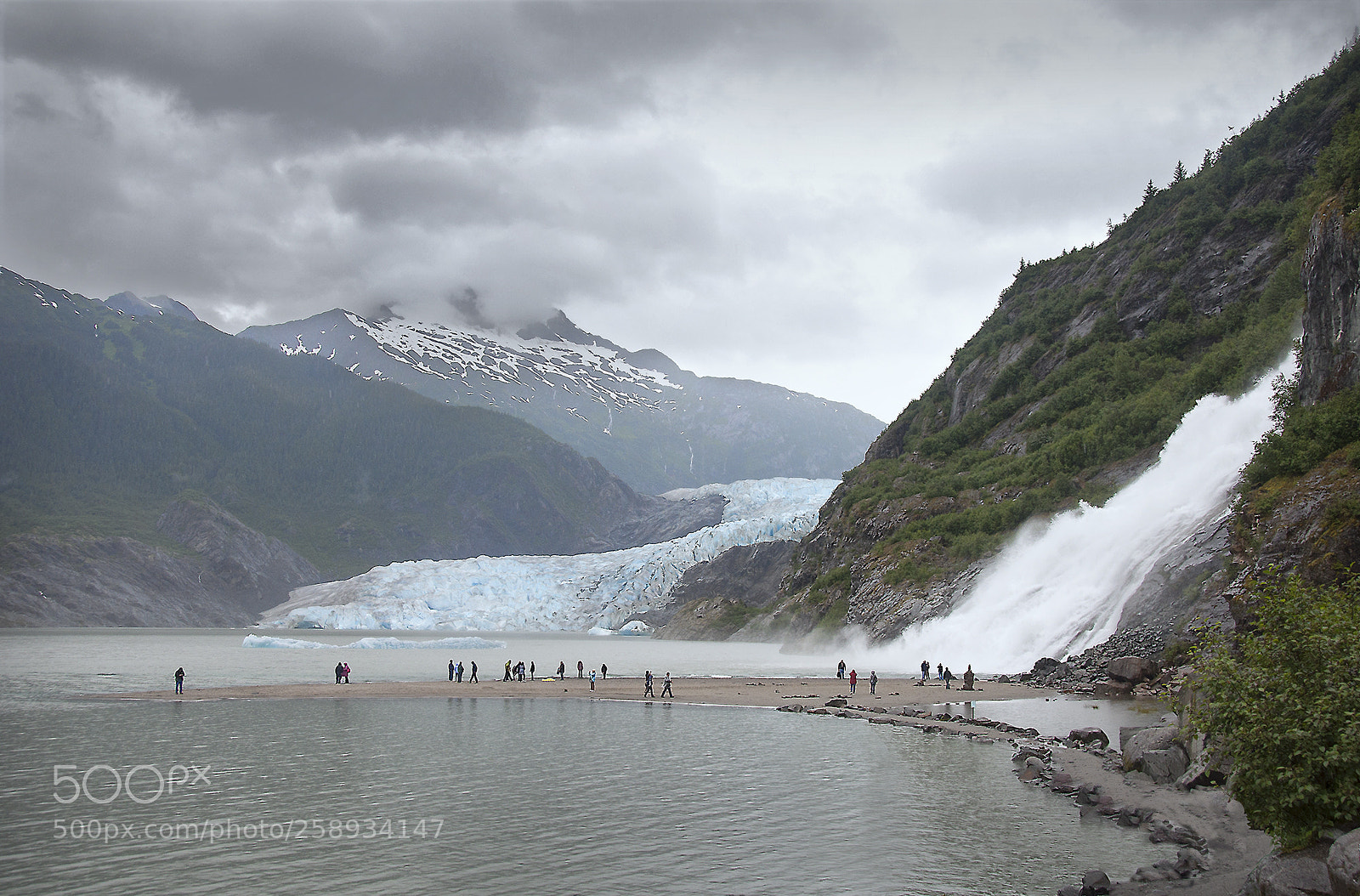 Nikon D90 sample photo. The glacier and the photography