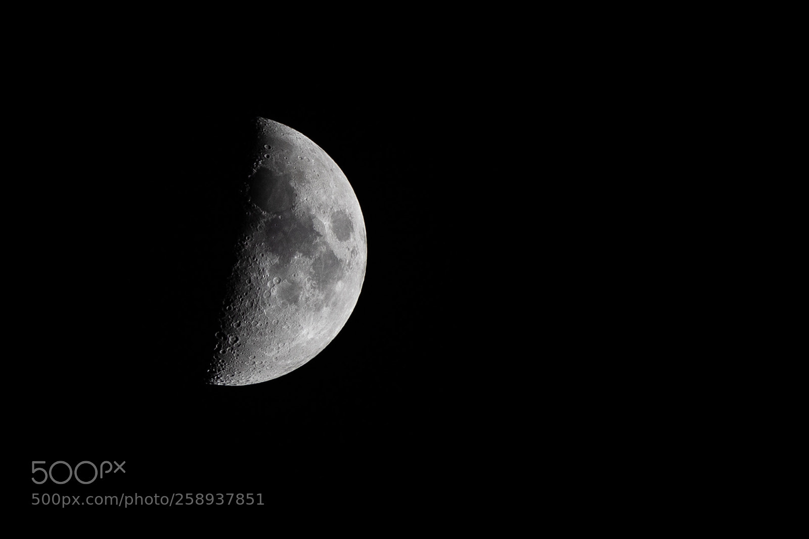 Canon EOS 5D Mark IV sample photo. Halfmoon photography