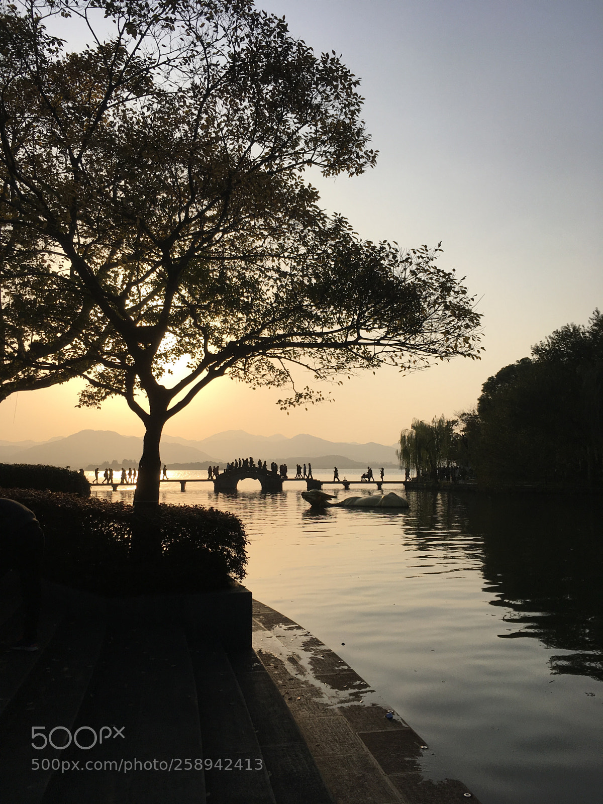 Apple iPhone SE sample photo. West lake photography