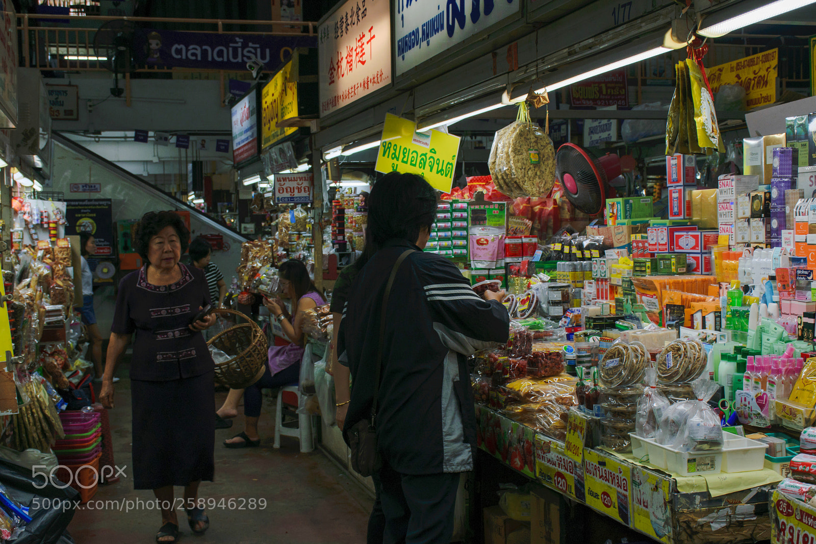 Nikon D5300 sample photo. Shopping in the market. photography