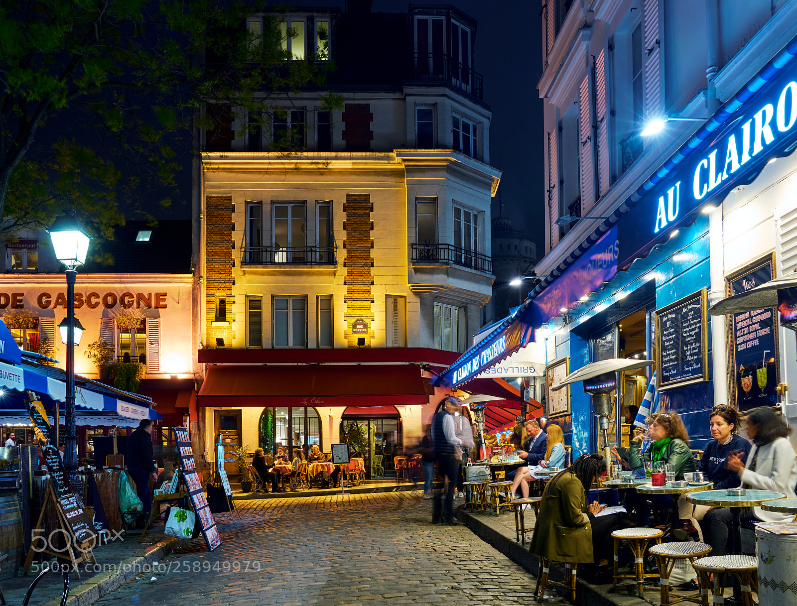 Sony a7R II sample photo. Montmartre restaurants photography