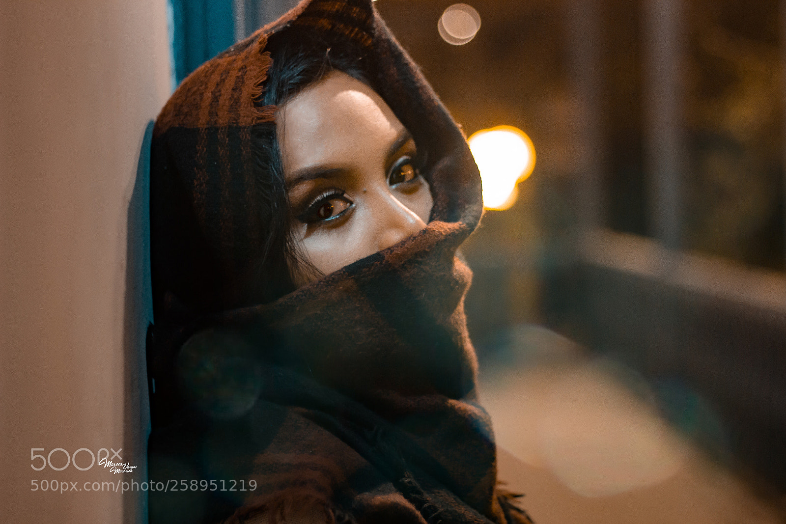 Canon EOS 600D (Rebel EOS T3i / EOS Kiss X5) sample photo. Night portrait photography