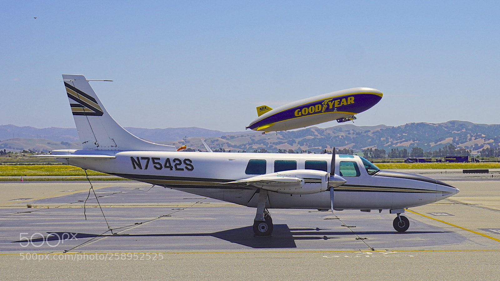 Sony a7R III sample photo. Piper aerostar 600 n7542s photography