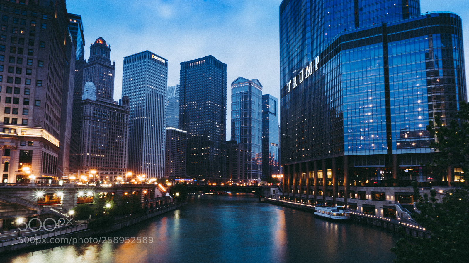 Sony a6300 sample photo. The trump tower photography