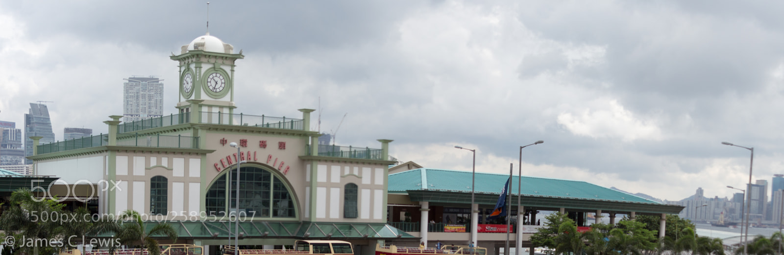 Canon EOS 700D (EOS Rebel T5i / EOS Kiss X7i) sample photo. Central pier photography