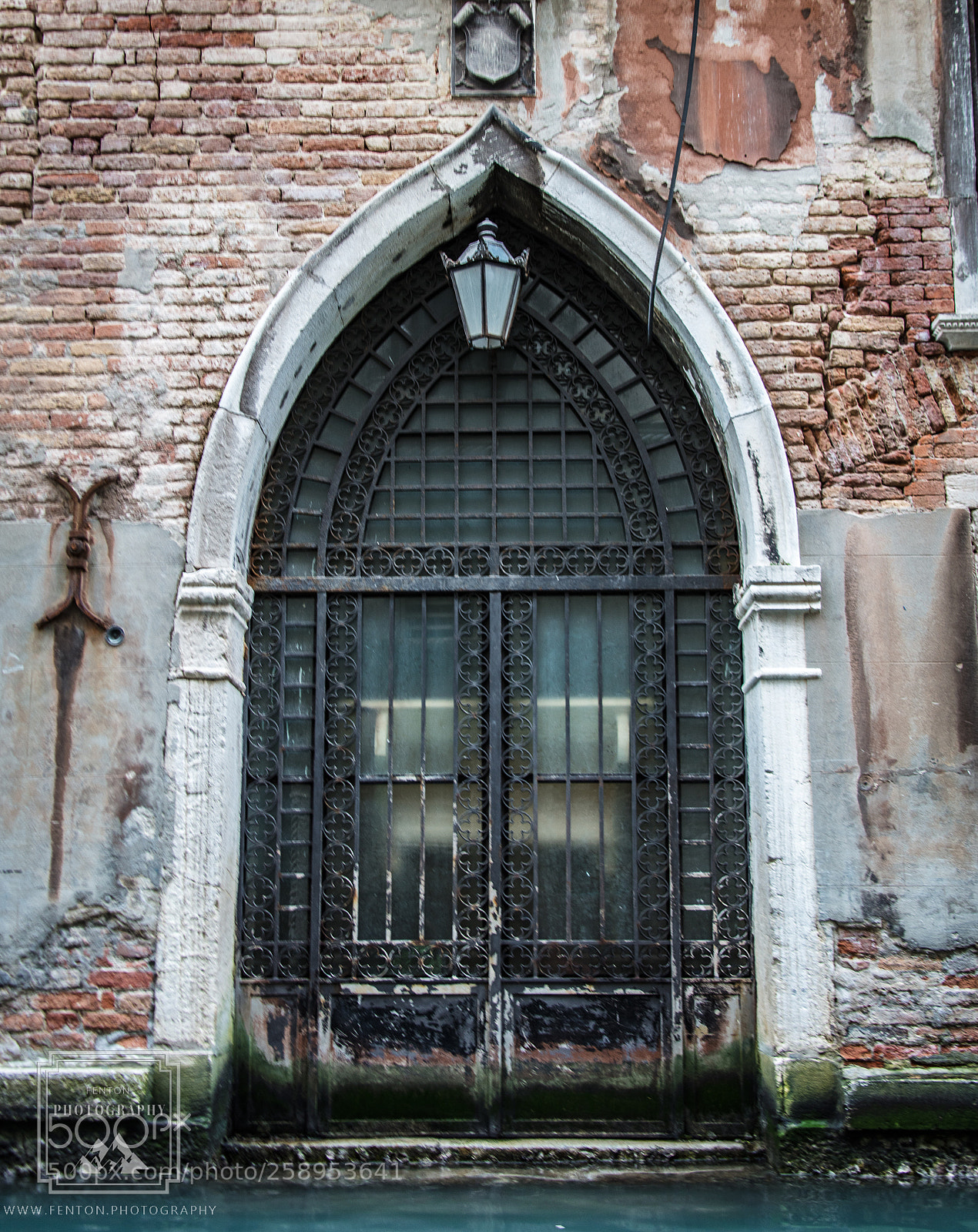 Canon EOS 5DS R sample photo. Venetian garage door photography