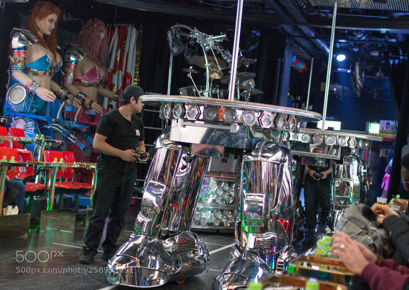 Canon EOS 700D (EOS Rebel T5i / EOS Kiss X7i) sample photo. Robot dancing poles photography