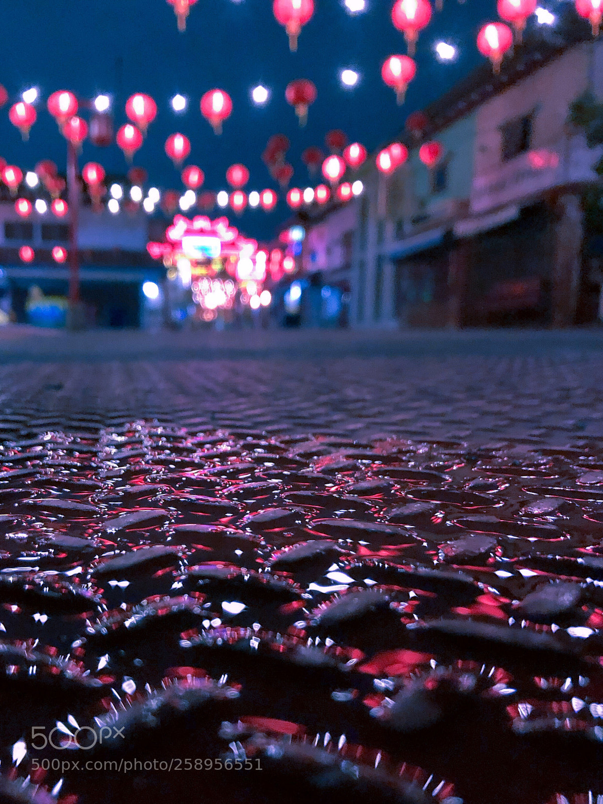 Apple iPhone 8 Plus sample photo. Reflective ground in chinatown.  photography