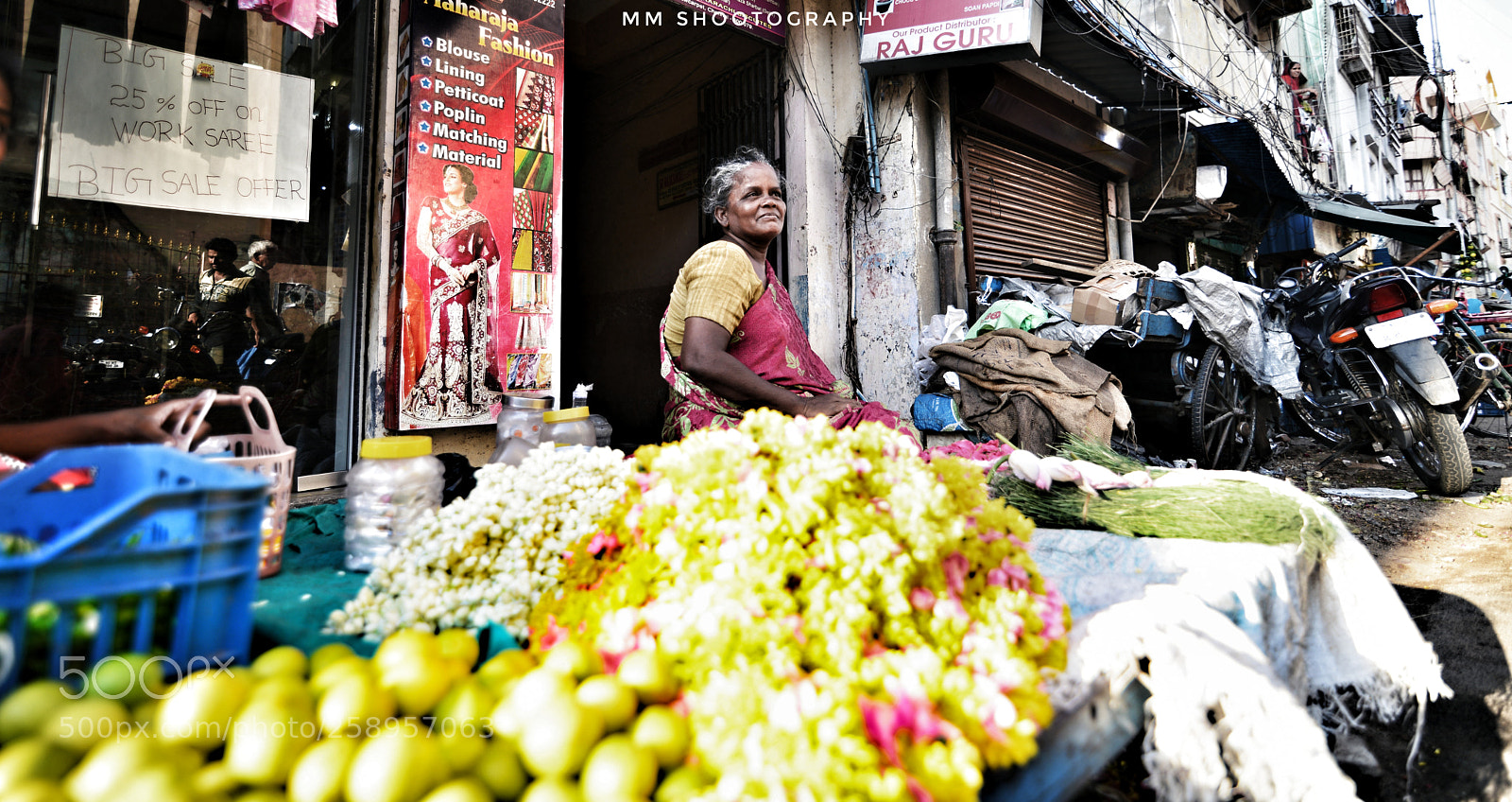 Nikon D610 sample photo. Flower vendor photography