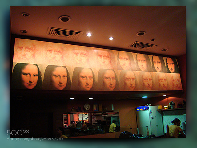 Apple iPhone 5 sample photo. Paineis gioconda cafÉ backlight photography