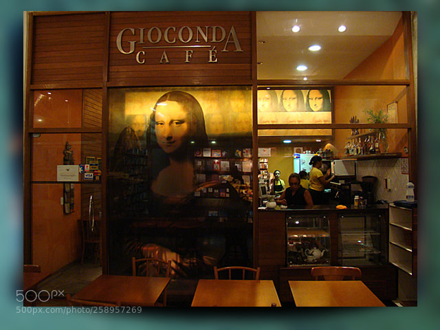 Apple iPhone 5 sample photo. Paineis gioconda cafÉ fachada photography