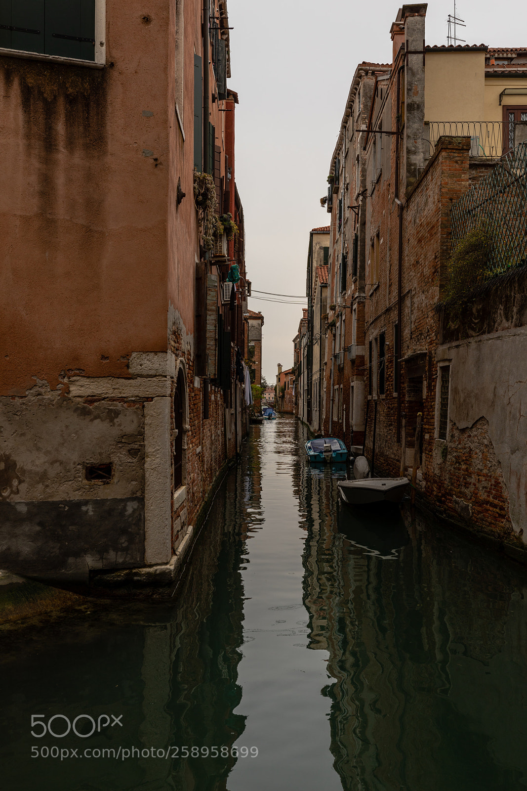 Canon EOS 5D Mark IV sample photo. Streets of venice photography