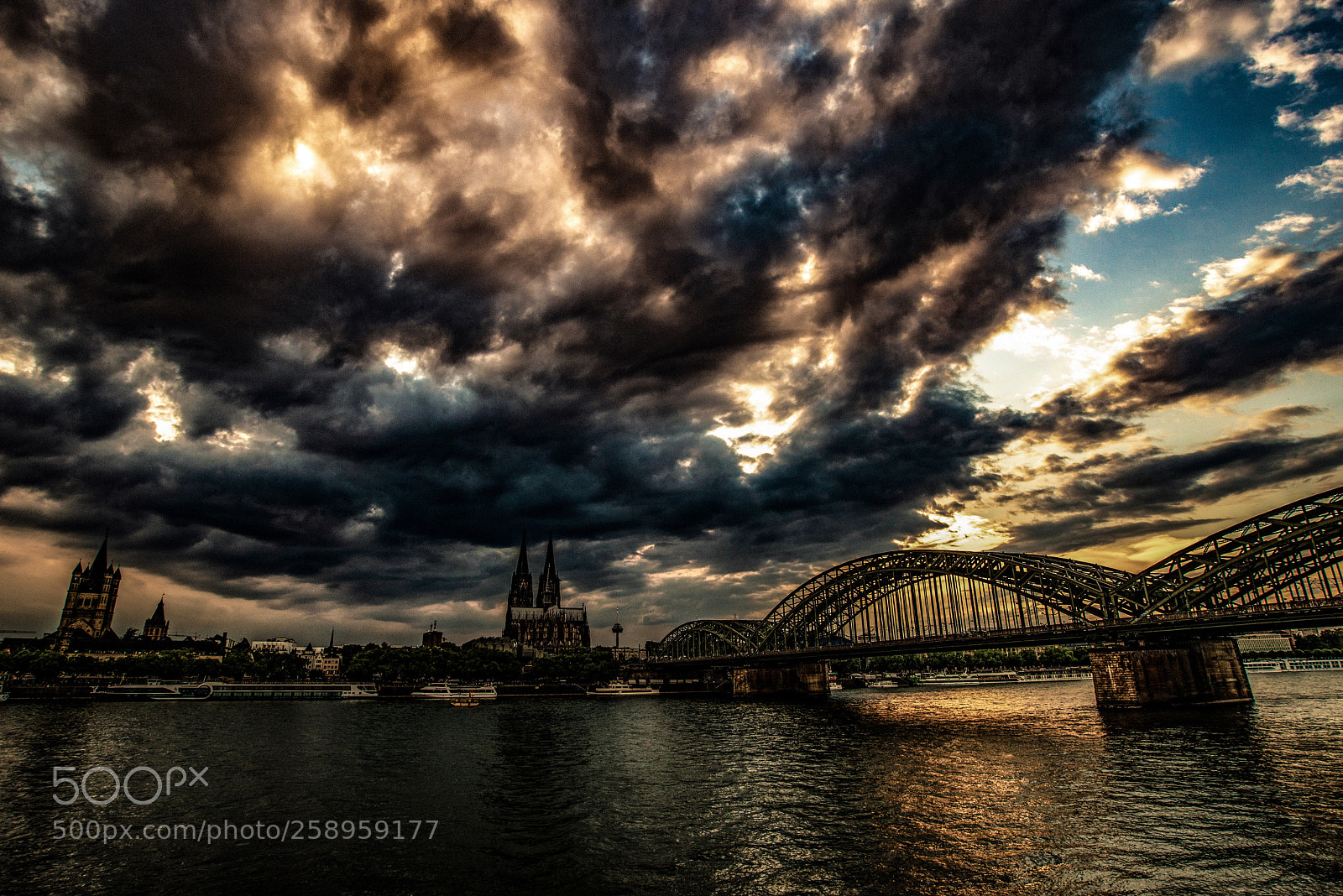 Nikon D800 sample photo. Cologne classic - dramatic photography