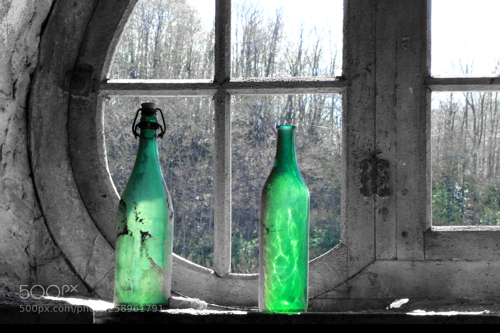 Canon EOS 700D (EOS Rebel T5i / EOS Kiss X7i) sample photo. Forgotten bottles photography