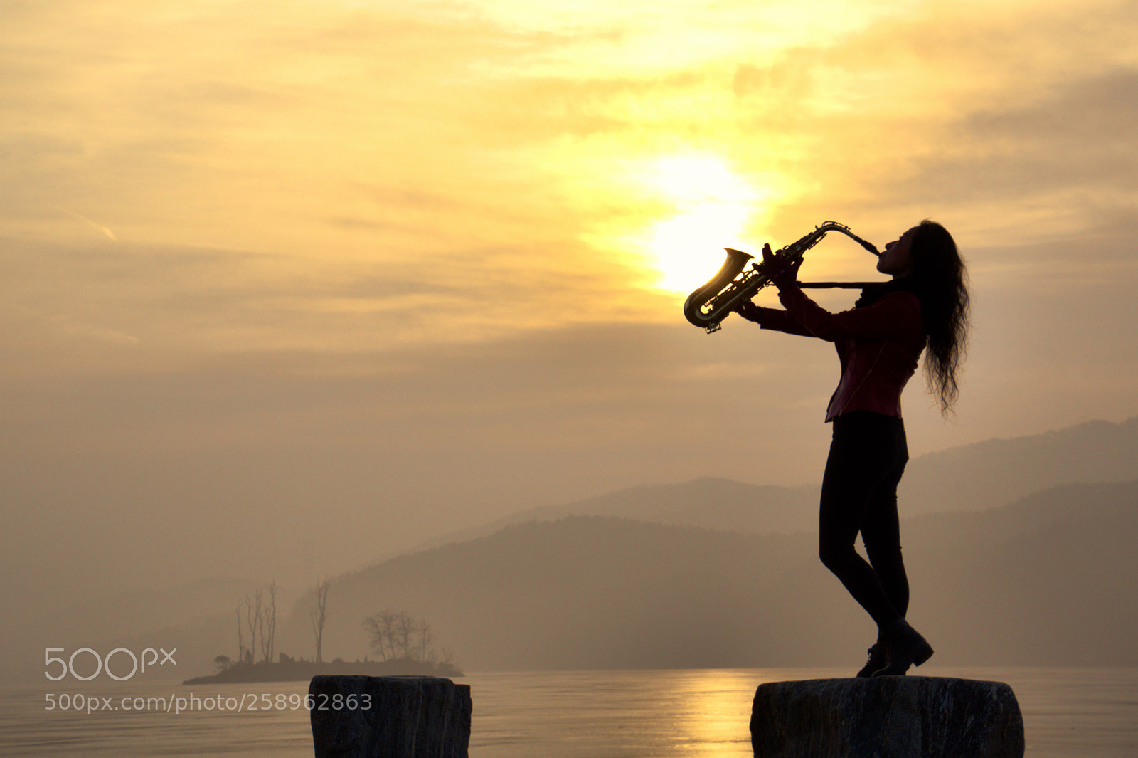 Nikon D500 sample photo. A saxophone woman photography