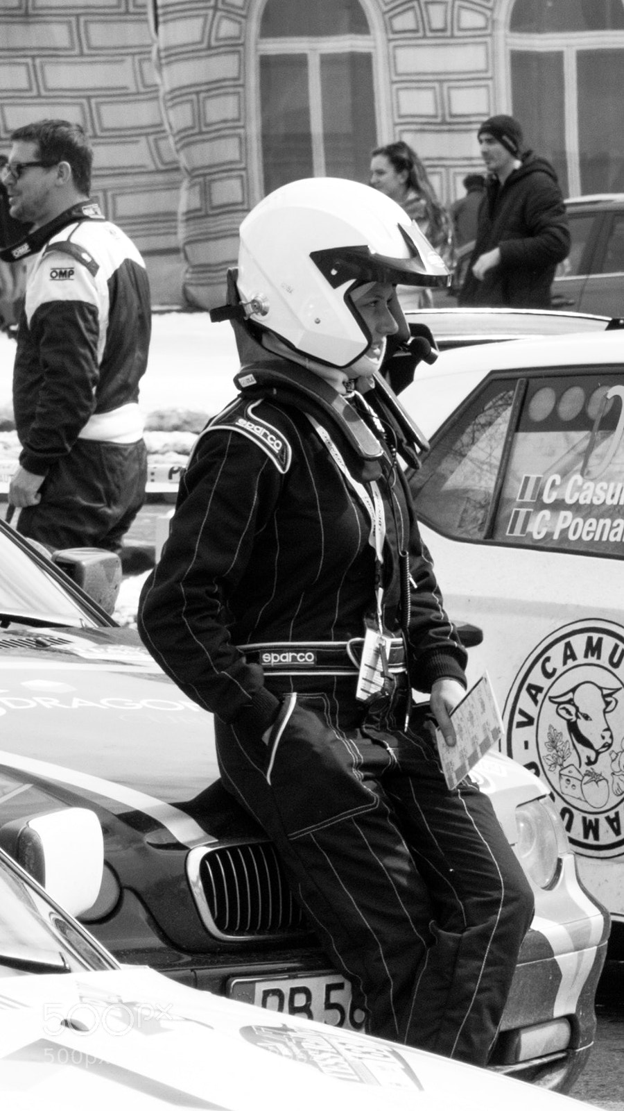 Canon EOS 1300D (EOS Rebel T6 / EOS Kiss X80) sample photo. Rally codriver girl waiting photography