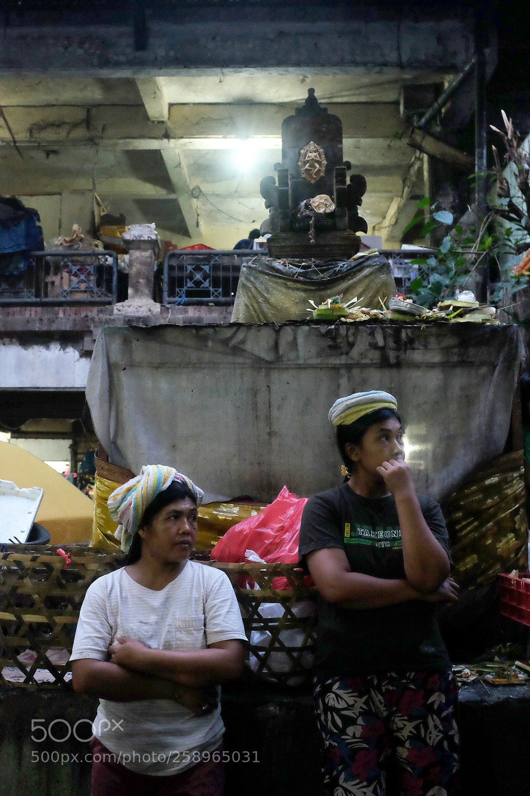 Fujifilm X100S sample photo. Porters waiting in pasar photography