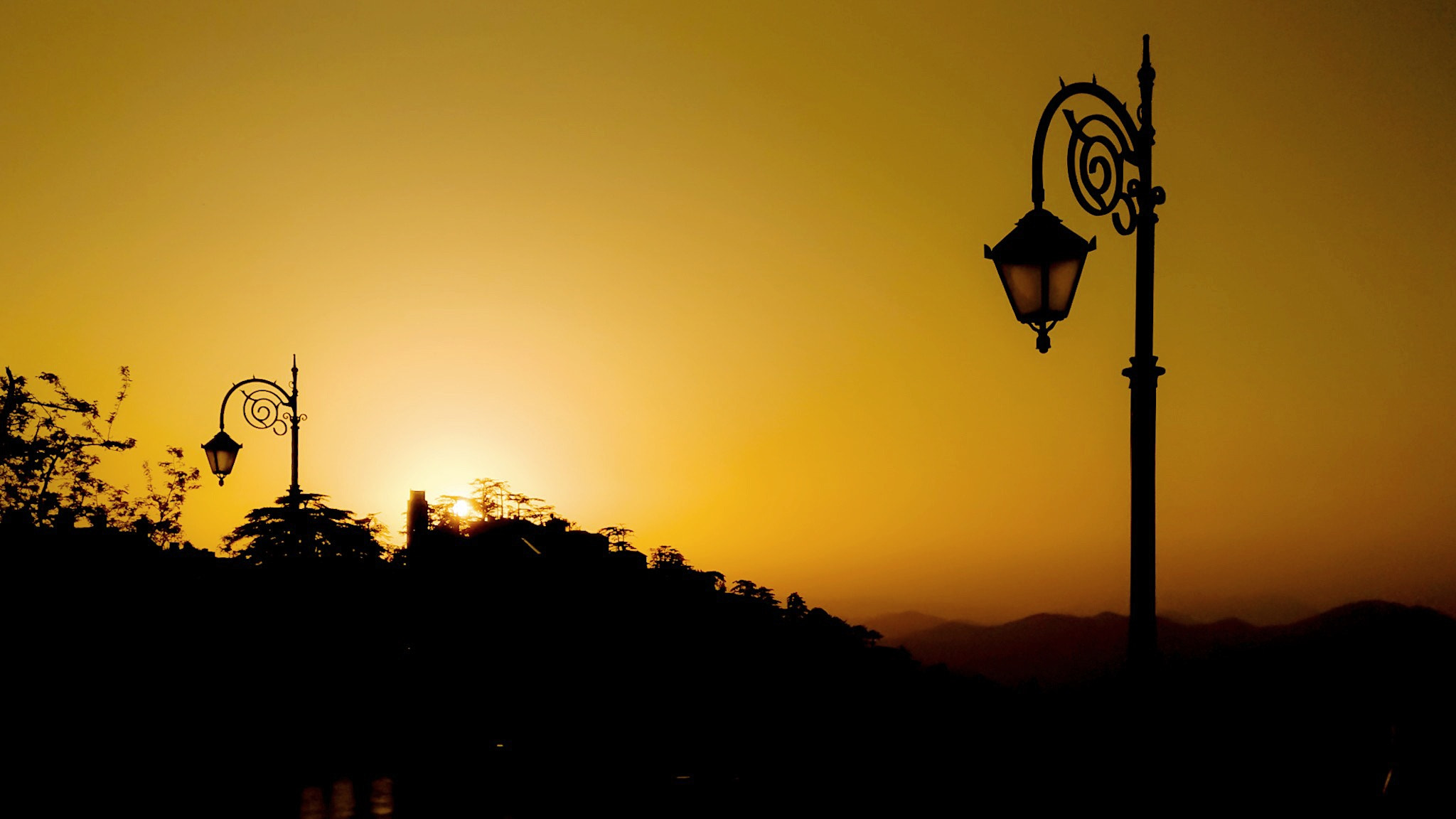 ASUS Z017DB sample photo. Lonely lamp post photography