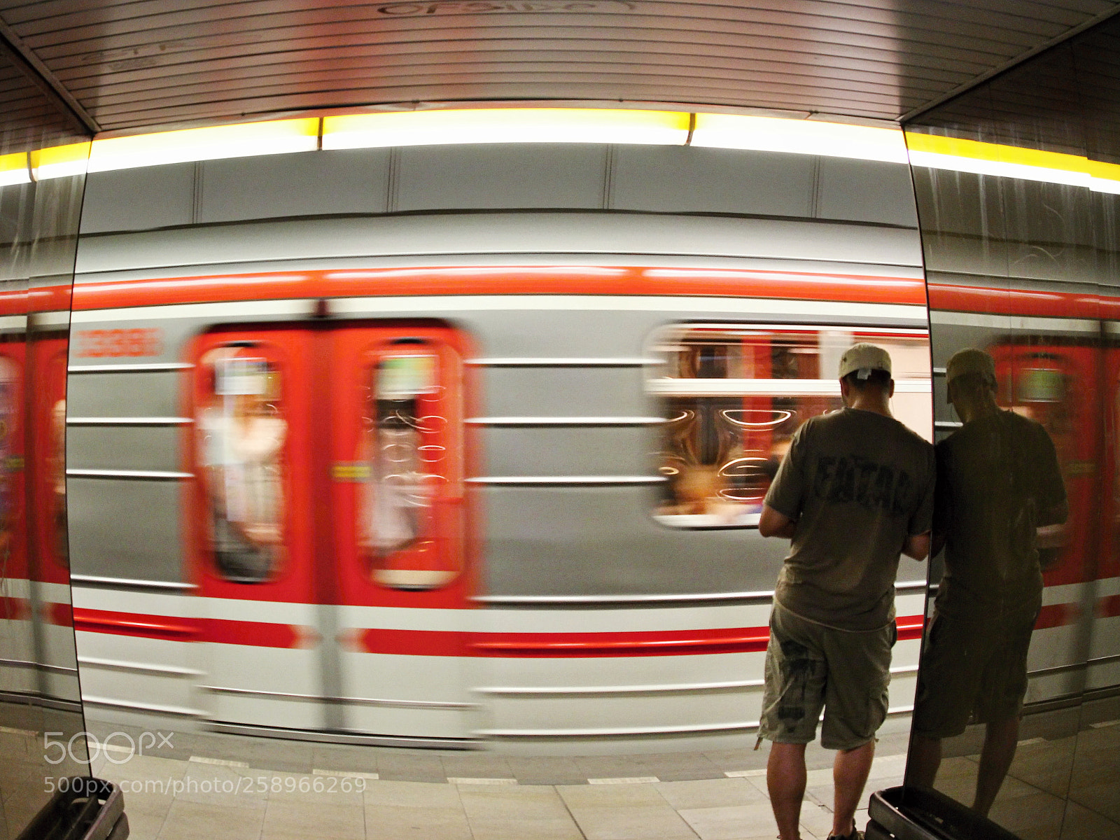 Canon EOS 60D sample photo. Metro photography