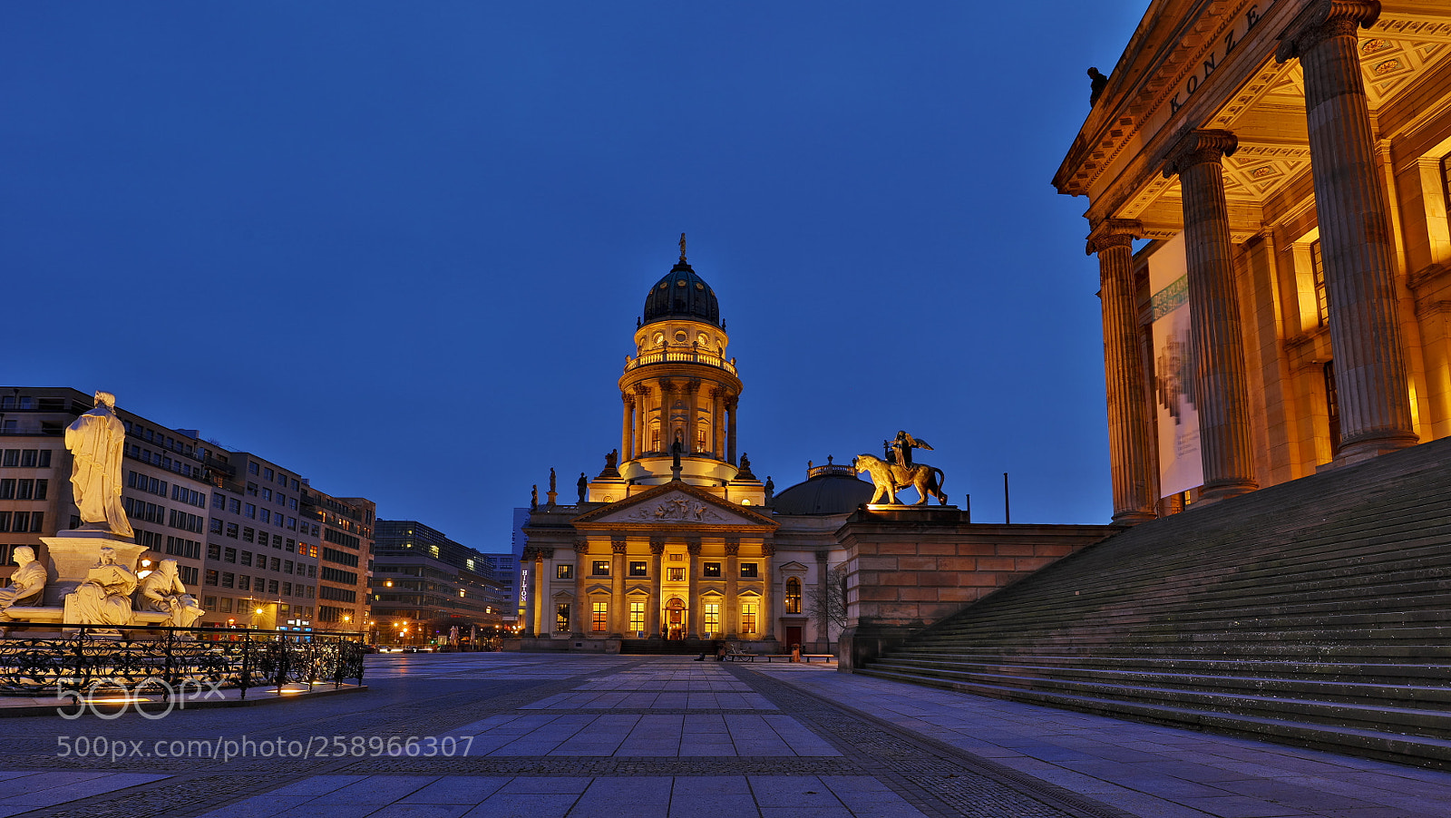 Canon EOS 5DS R sample photo. Berlin gerndarmenmarkt photography