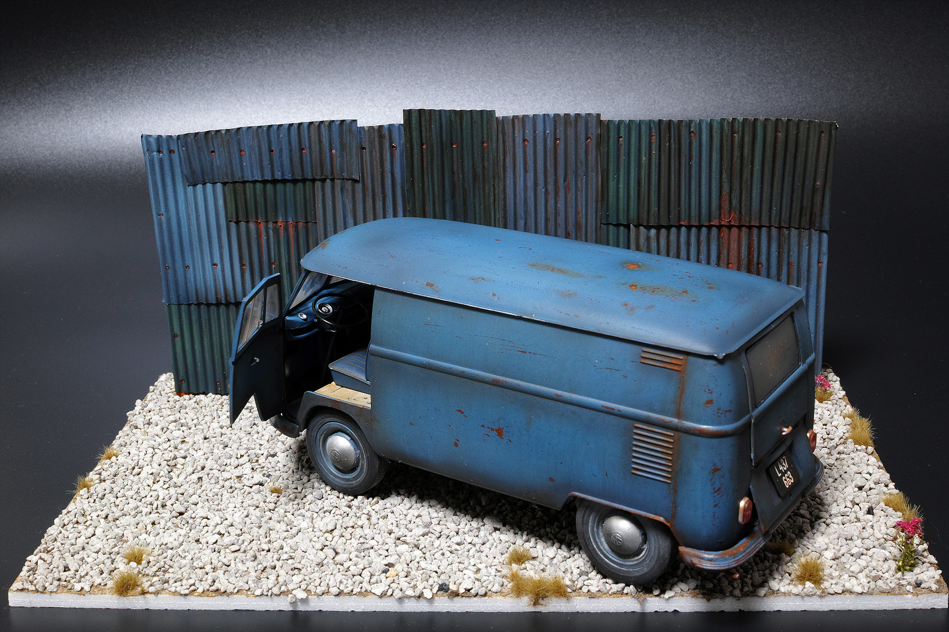 Sigma dp2 Quattro sample photo. Delivery van photography