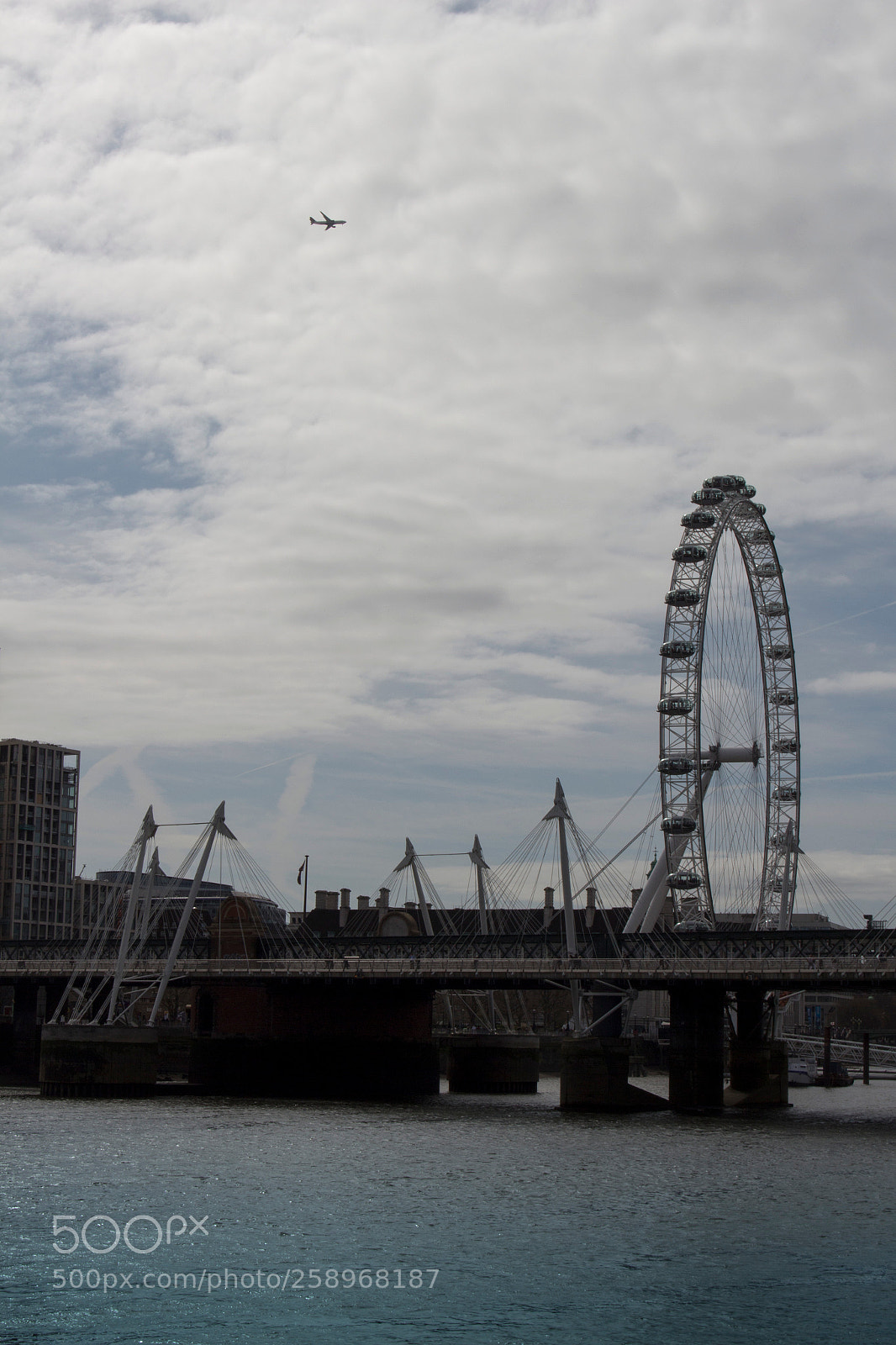 Canon EOS 700D (EOS Rebel T5i / EOS Kiss X7i) sample photo. Londoneye with airplane photography