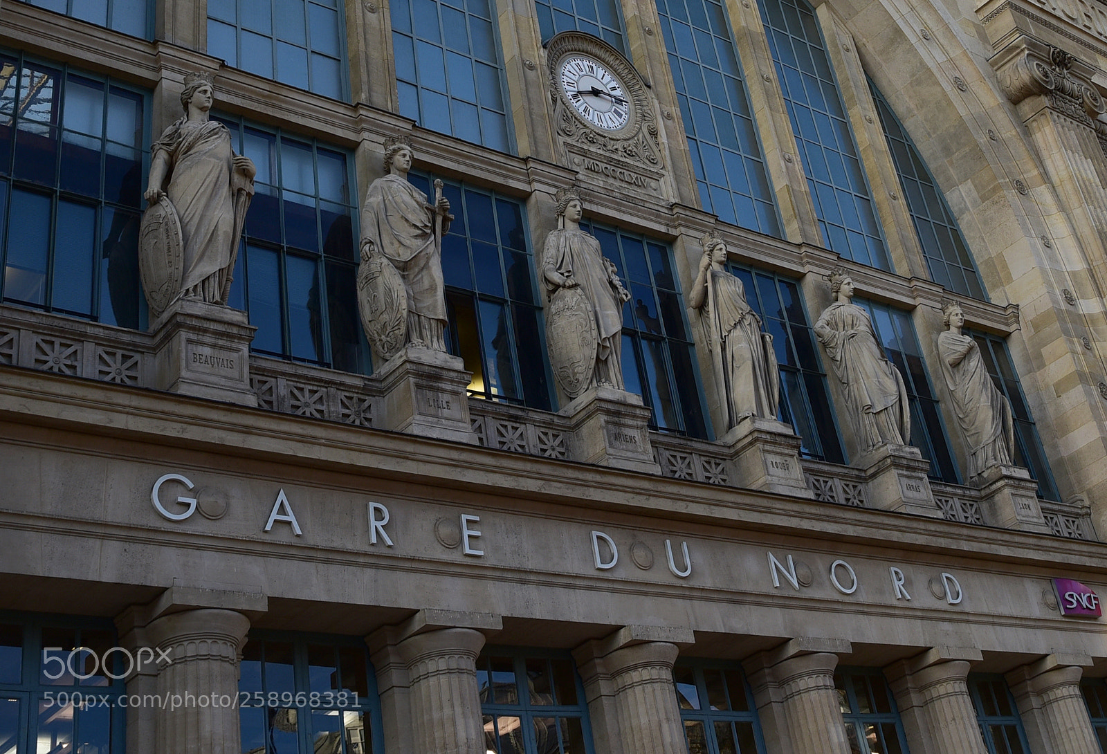 Nikon D750 sample photo. Guards of.... gare du photography