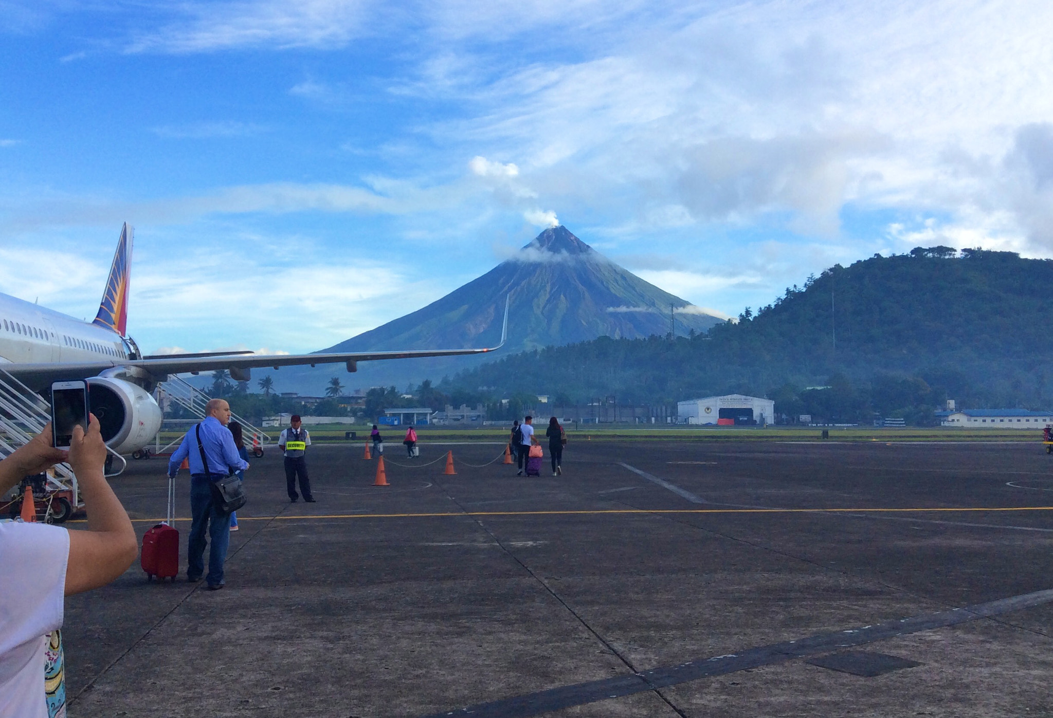 Apple iPad mini 2 sample photo. Flight home from mt mayon photography
