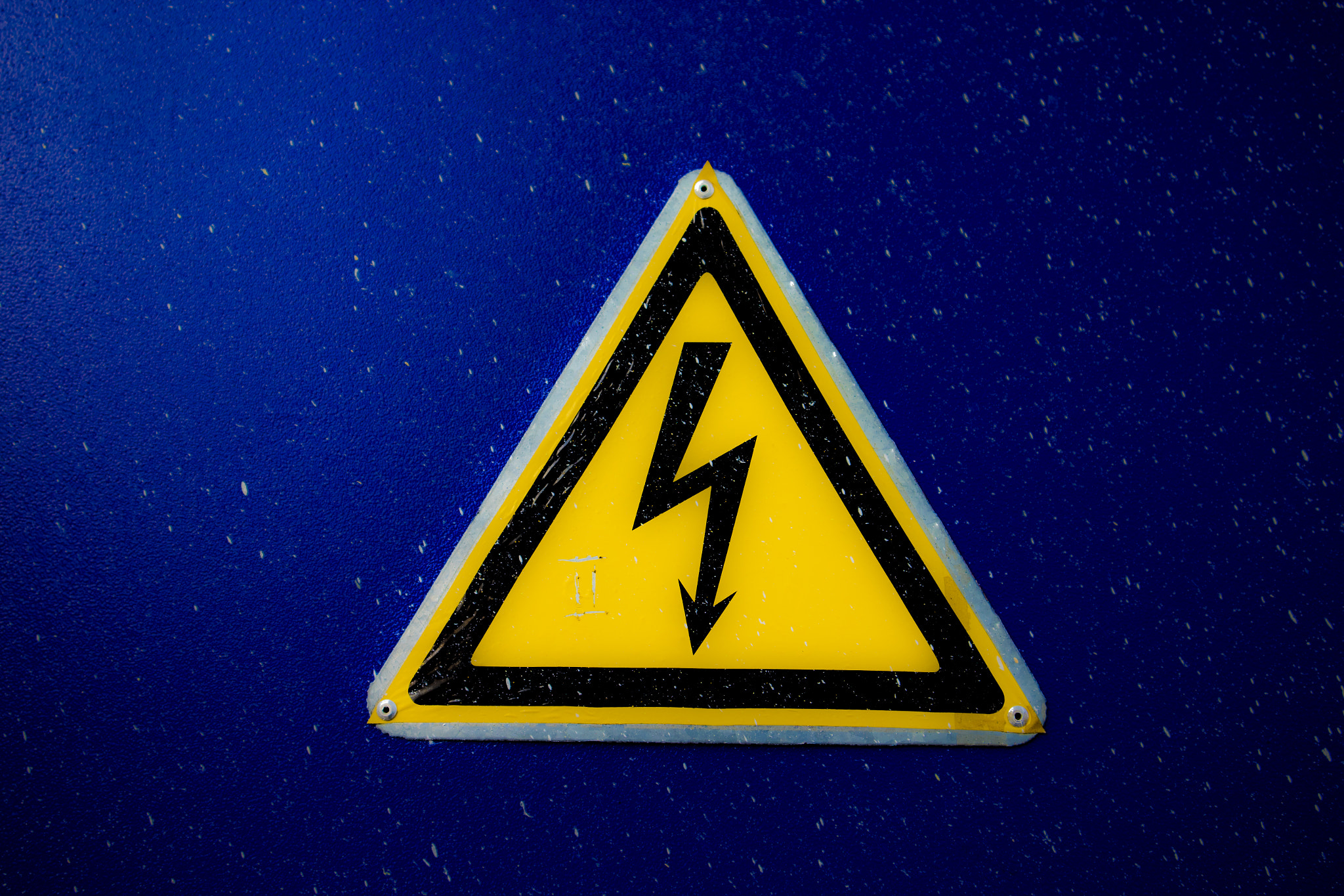 Canon EOS M10 sample photo. Electricity danger sign photography