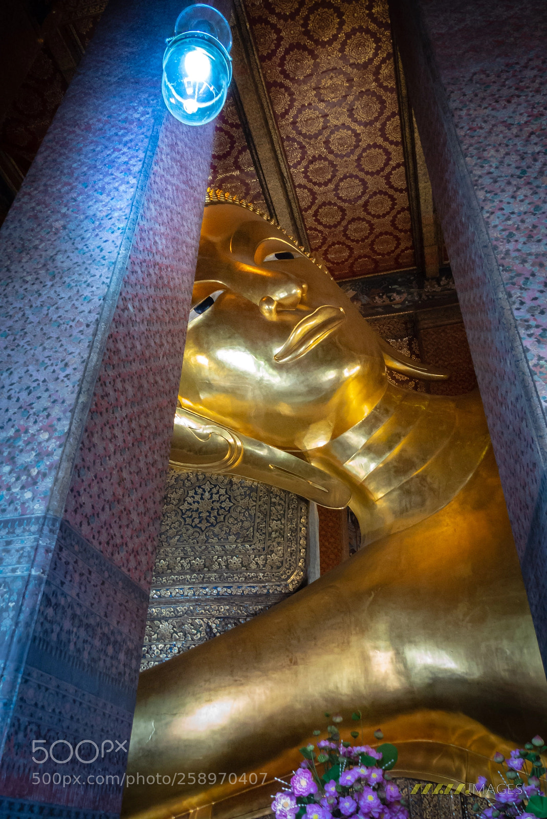 Panasonic Lumix DMC-FZ200 sample photo. Golden buddha in wat photography