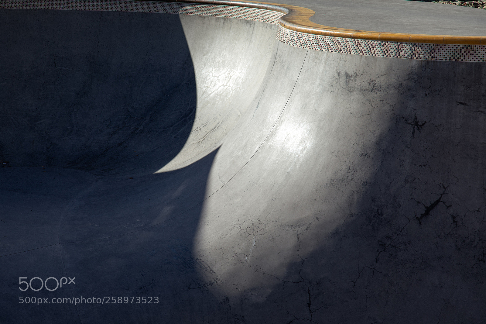 Canon EOS 5D Mark IV sample photo. Skate bowl photography