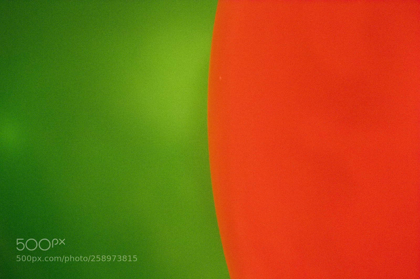 Canon EOS M10 sample photo. Green and red background photography