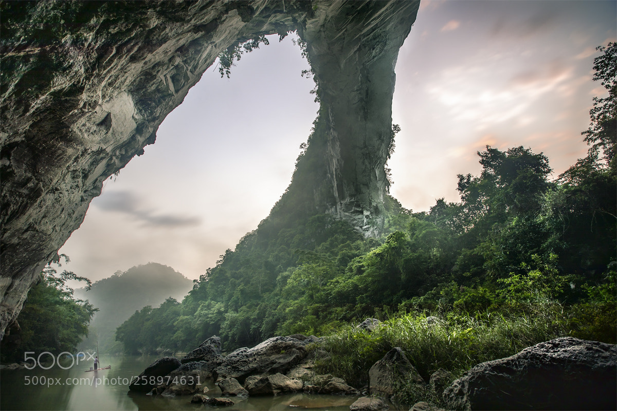 Canon EOS-1D X Mark II sample photo. 天眼的境地，这是天仙桥，天然形成的地貌犹如人的双眼，为拍这个景，必须在船上取景，由于地处未开发的环境 ... photography