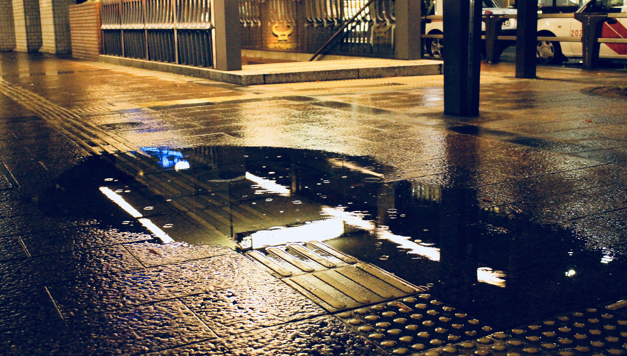 Canon EOS 100D (EOS Rebel SL1 / EOS Kiss X7) sample photo. Rainy day photography