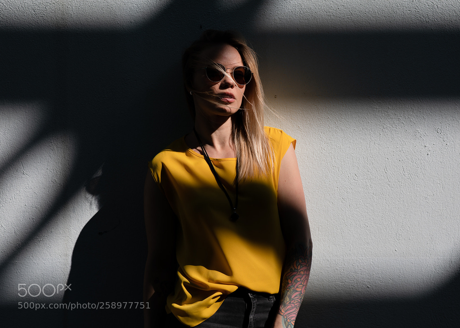 Canon EOS 5D Mark IV sample photo. Beautiful young girl in photography