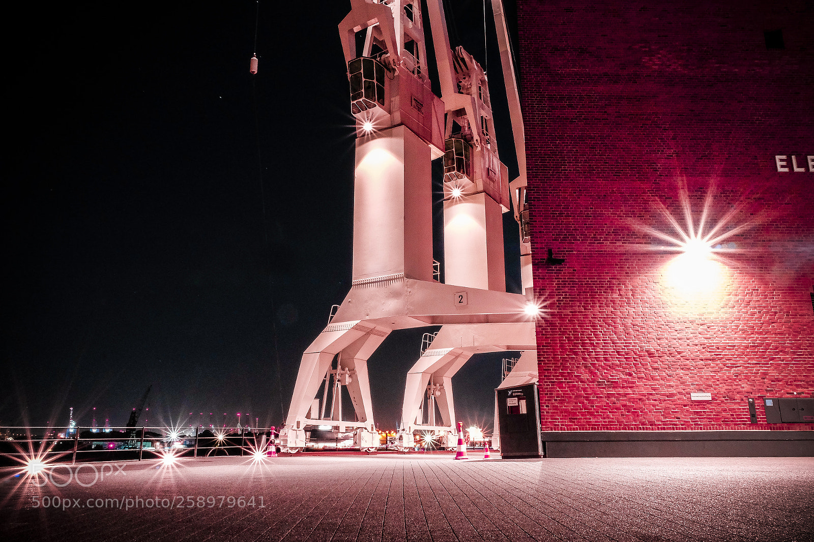 Fujifilm X-T10 sample photo. Elbphilharmonie. deck cranes. photography