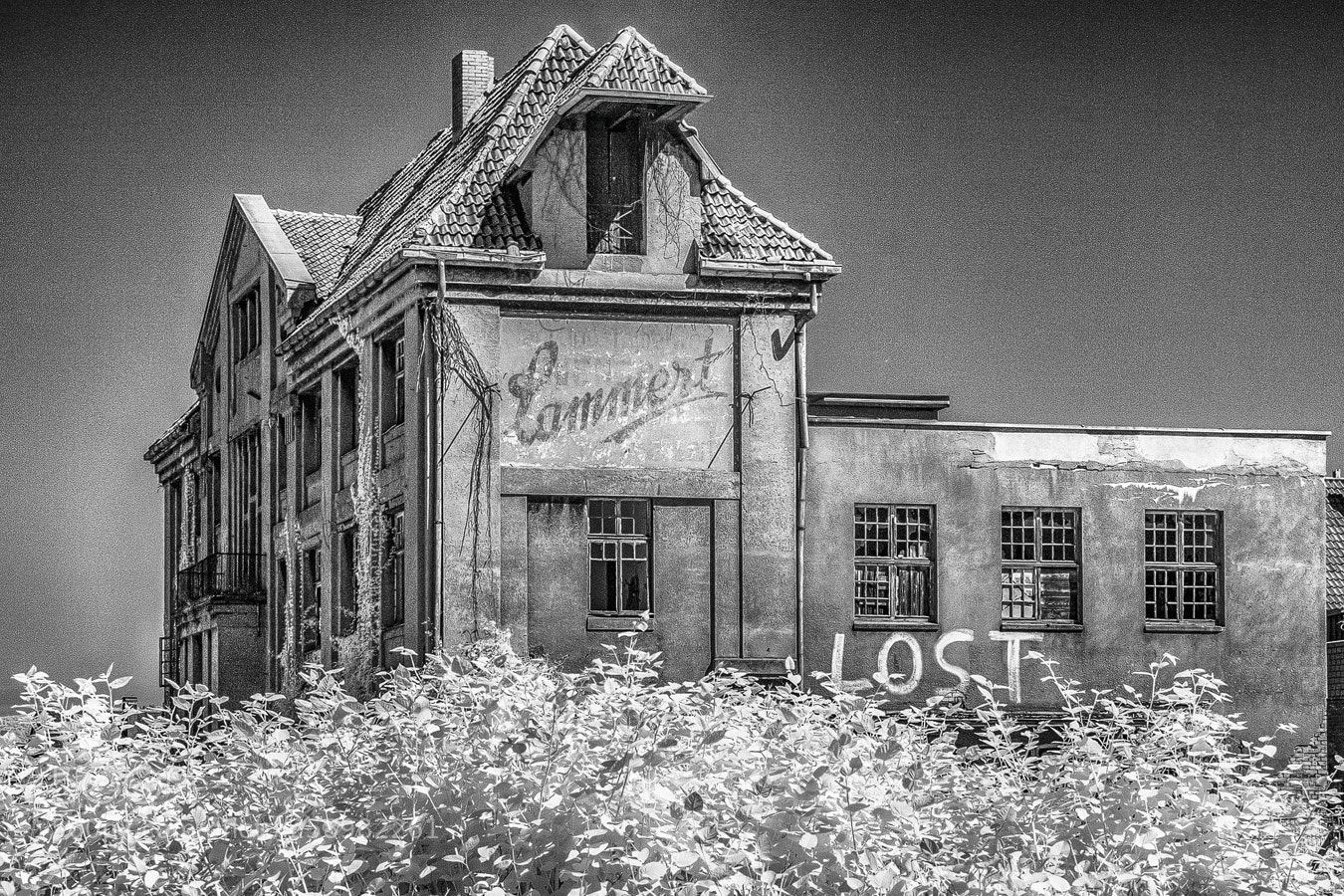 Canon EOS 50D sample photo. Lost place - infrared photography
