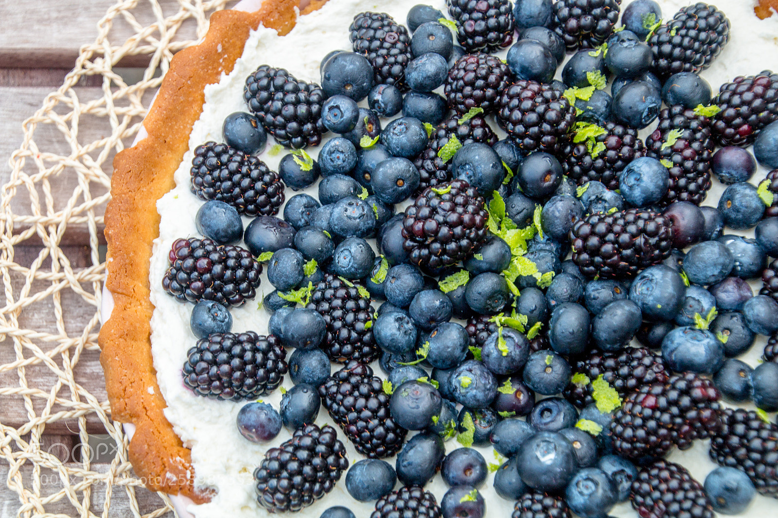 Canon EOS 70D sample photo. Berry pie photography