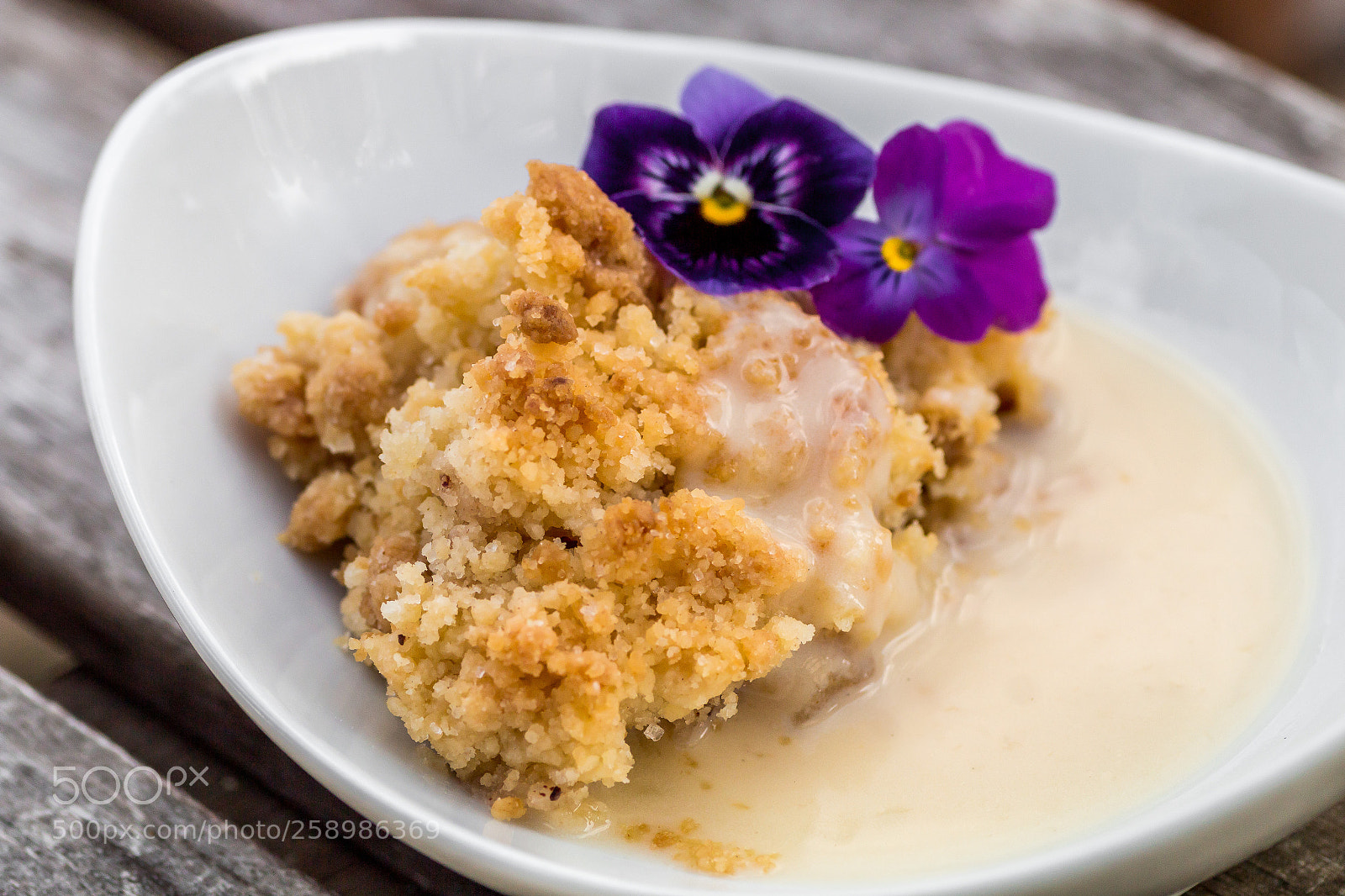 Canon EOS 70D sample photo. Apple crumble photography