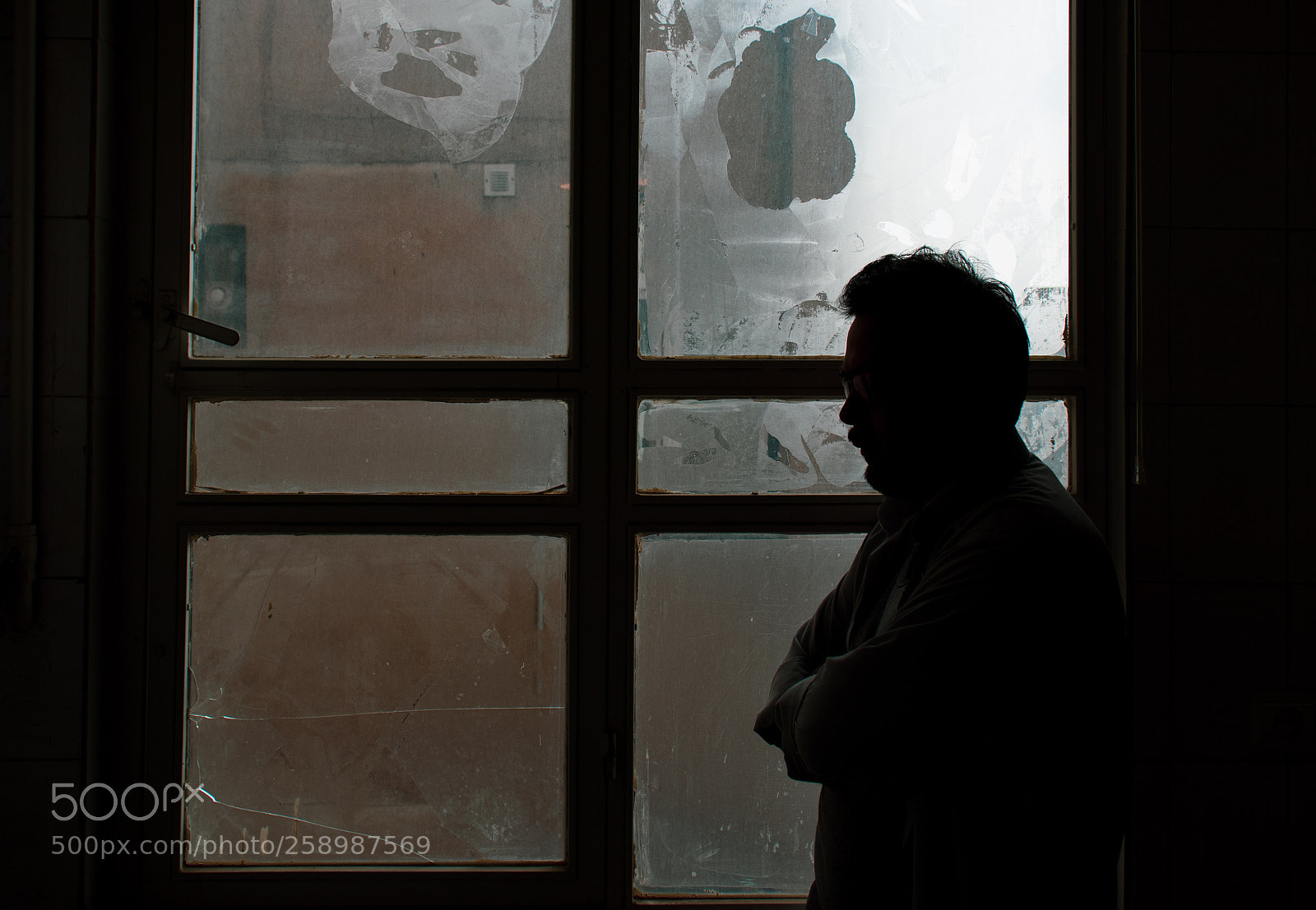 Canon EOS 800D (EOS Rebel T7i / EOS Kiss X9i) sample photo. Rainy day silhouette photography