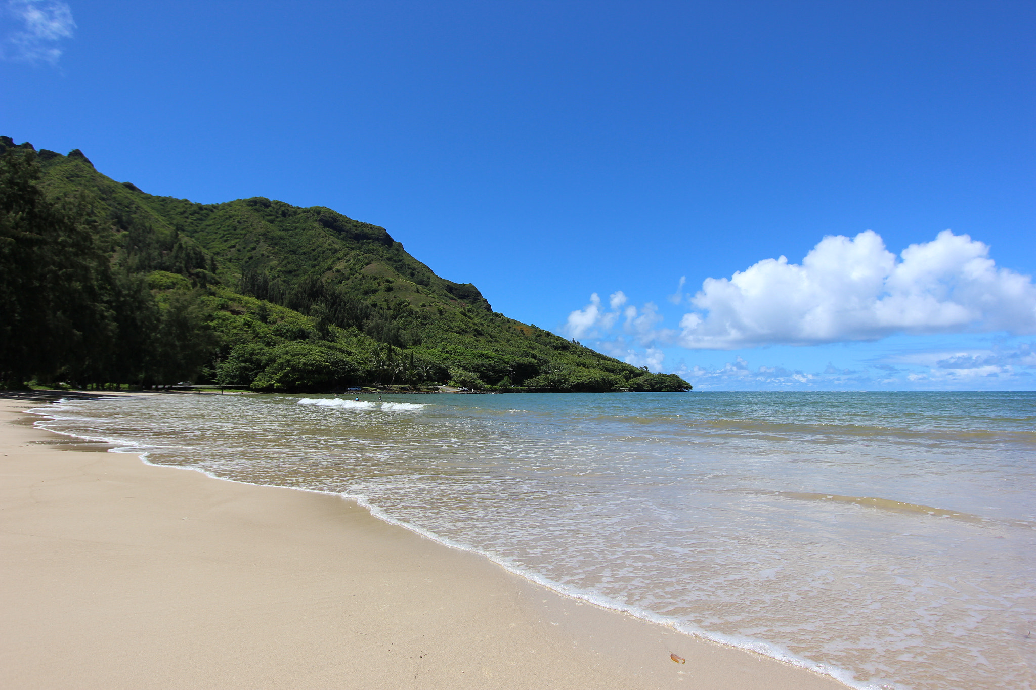 Canon EF-S 10-22mm F3.5-4.5 USM sample photo. Oahu north shore beach photography