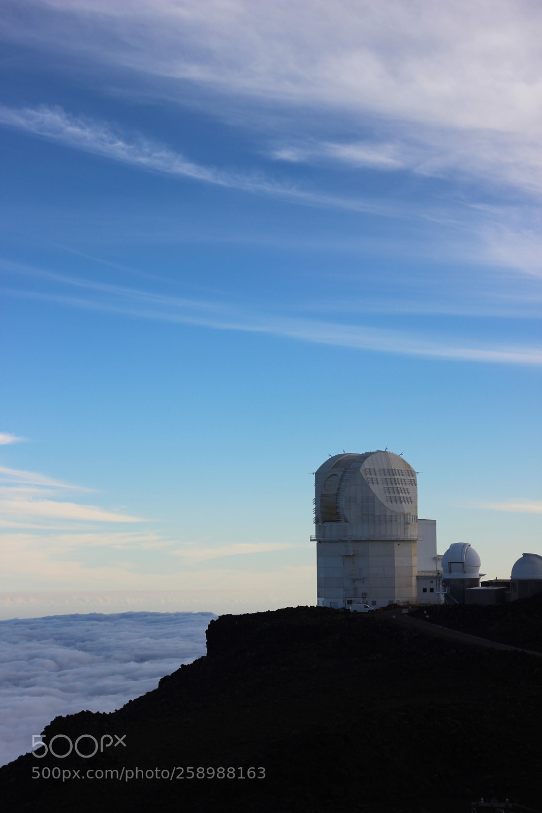 Canon EOS 600D (Rebel EOS T3i / EOS Kiss X5) sample photo. Haleakala observatory - maui photography