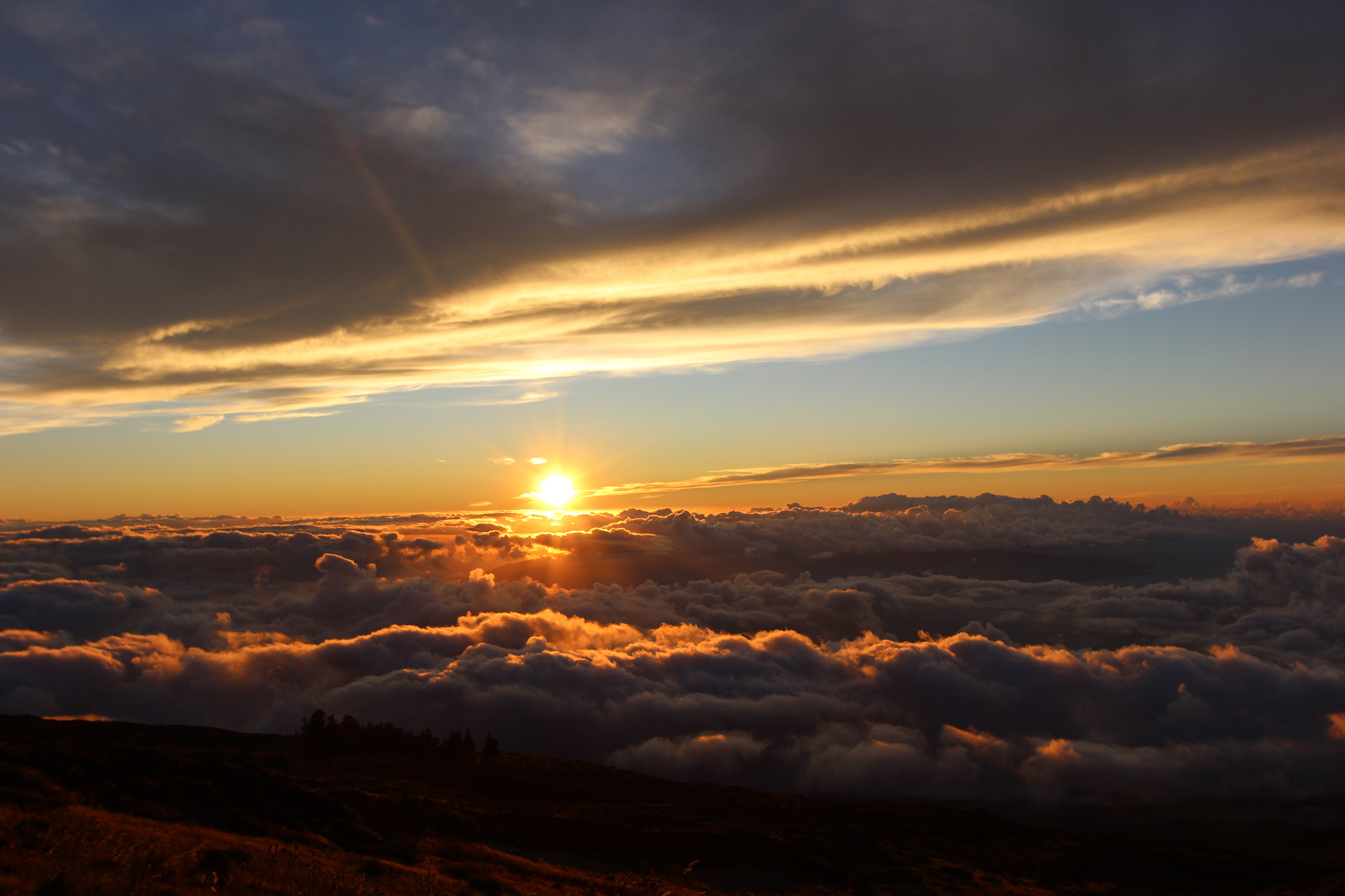 Canon EF-S 10-22mm F3.5-4.5 USM sample photo. Sunset in haleakala state park, maui hi photography
