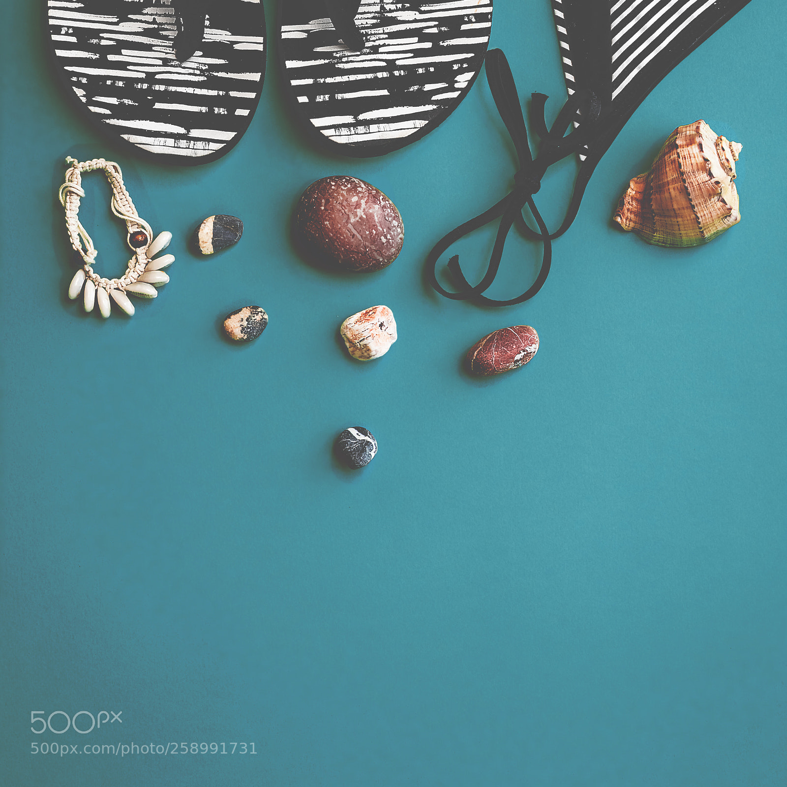 Canon EOS 5D Mark II sample photo. Swimsuit, slippers, seashells, bracelet photography