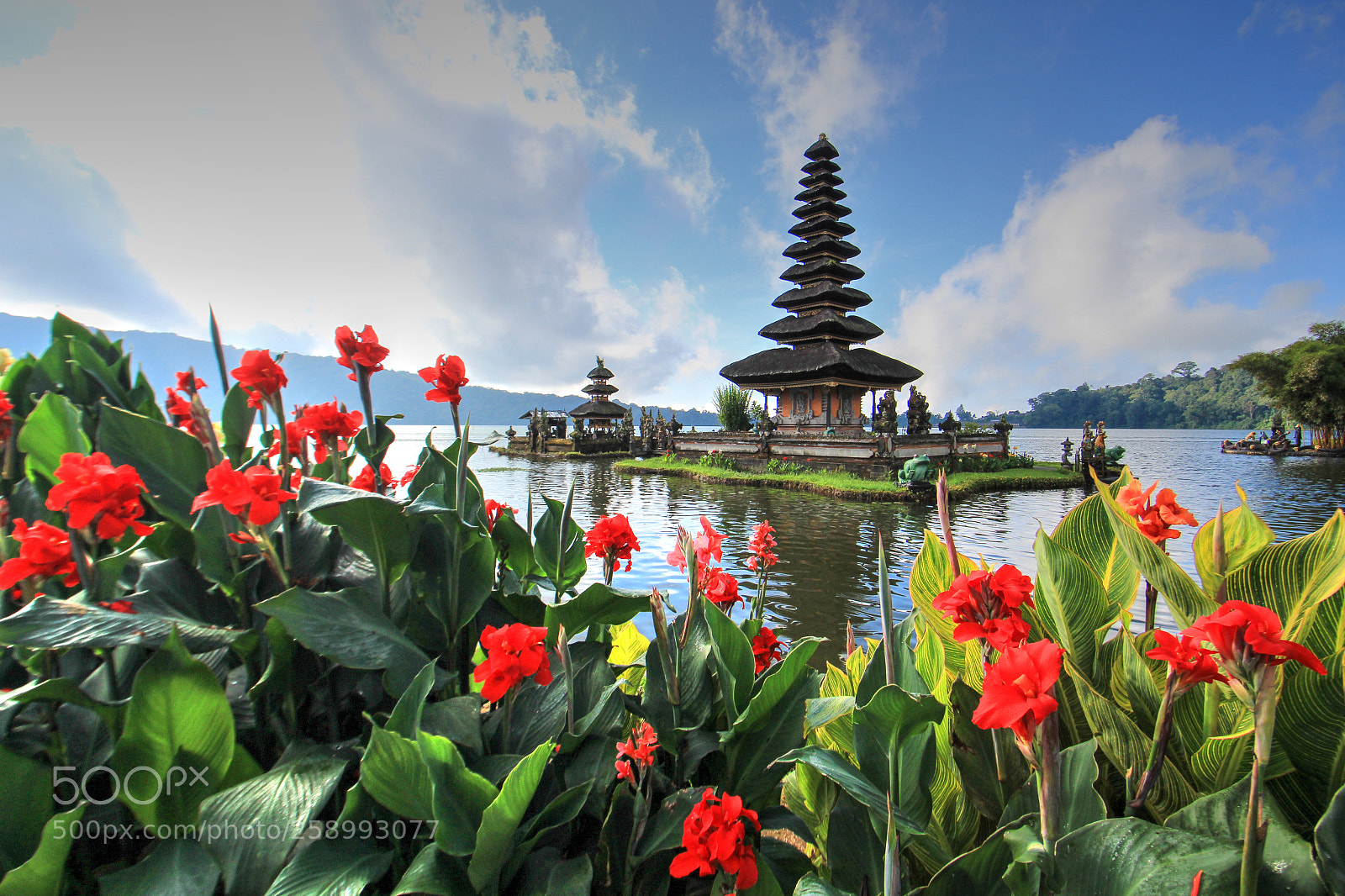 Canon EOS 100D (EOS Rebel SL1 / EOS Kiss X7) sample photo. Temple on the lake photography