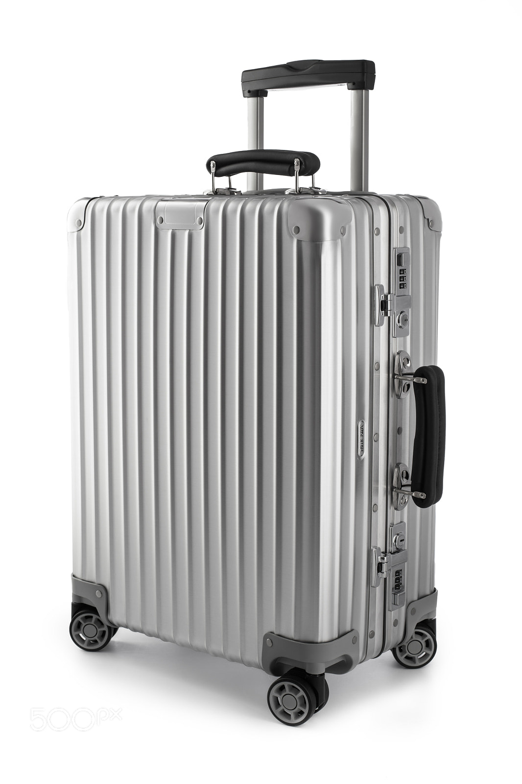 Canon EOS 5D Mark IV sample photo. Suitcase or traveling luggage photography